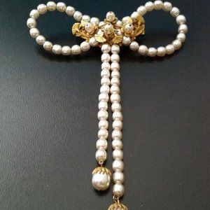 RARE VINTAGE Miriam Haskell gold & pearl hair clip